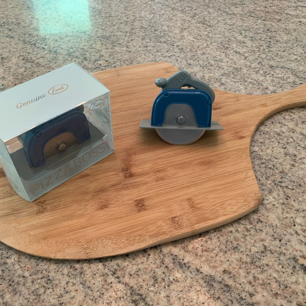 Circular Saw Pizza Cutter -- Genuine Fred Pizza Boss 3000 - Picture 4 of 11